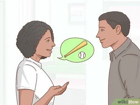 Как узнать, влюблена ли в вас девушка Шаг 11