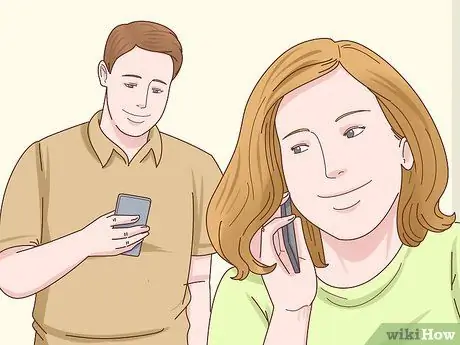 Как узнать, влюблена ли в вас девушка Шаг 16