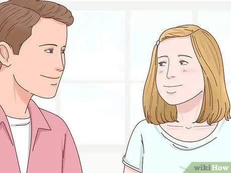 Как узнать, влюблена ли в вас девушка Шаг 2