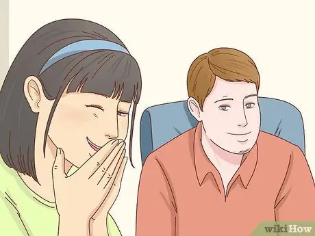 Как узнать, влюблена ли в вас девушка Шаг 3