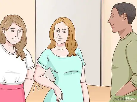 Как узнать, влюблена ли в вас девушка Шаг 4