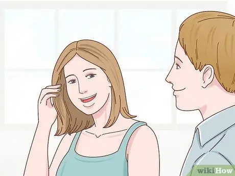 Как узнать, влюблена ли в вас девушка Шаг 7