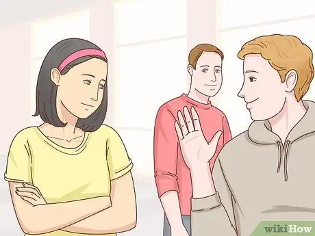 Как узнать, влюблена ли в вас девушка Шаг 8