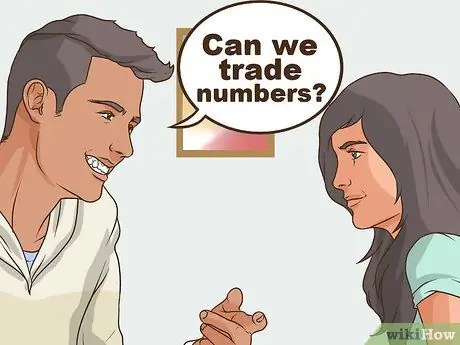 Скажите девушке, что она вам нравится, с помощью текстового сообщения. Шаг 4