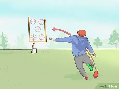 Ударьте по футболу Шаг 8