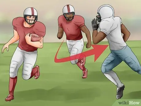 Играть вне полузащитника Шаг 2