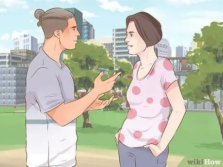 Поговорите с девушкой в группе Шаг 11