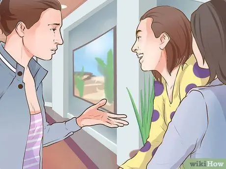 Поговорите с девушкой в группе Шаг 12