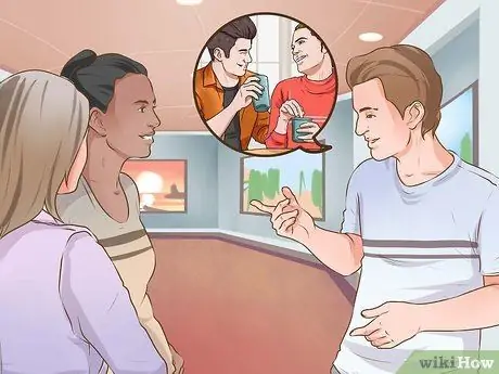 Поговорите с девушкой в группе Шаг 6