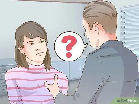 Поговорите с девушкой в группе Шаг 7