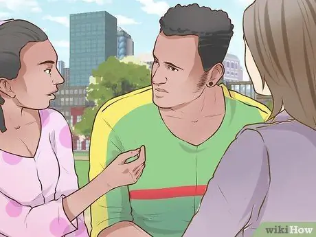 Поговорите с девушкой в группе Шаг 9