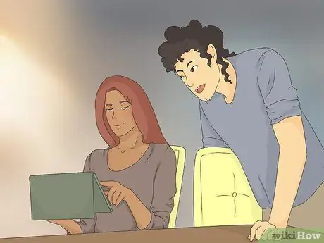 Поговорите с понравившейся девушкой Шаг 3