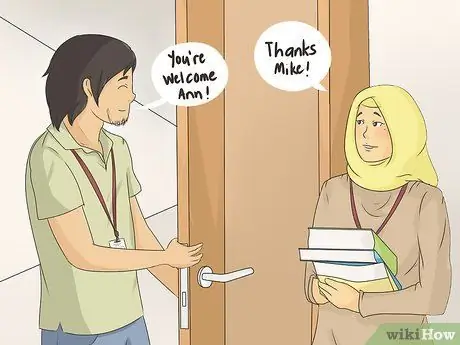 Поговорите с понравившейся девушкой Шаг 5