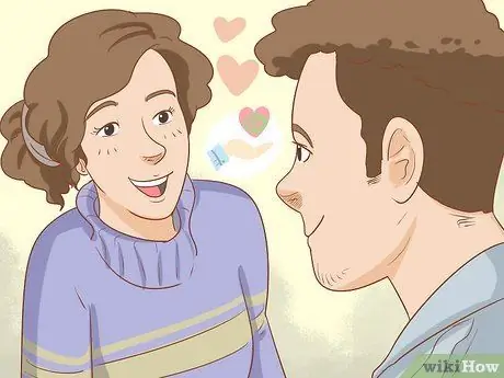Сделайте комплимент парню за его личность Шаг 12