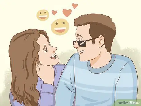 Сделайте комплимент парню за его личность Шаг 5