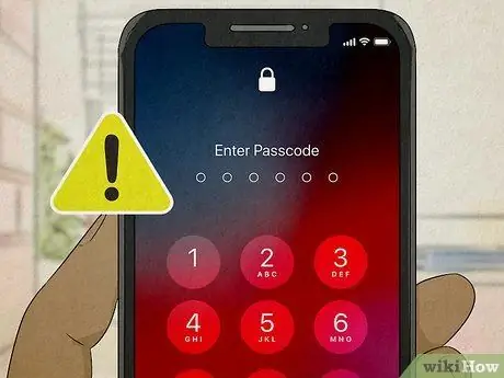 Сообщите, что ваш парень что-то скрывает на своем телефоне Шаг 1