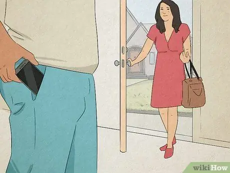 Сообщите, что ваш парень что-то скрывает на своем телефоне Шаг 2