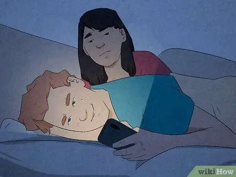 Сообщите, что ваш парень что-то скрывает на своем телефоне Шаг 3