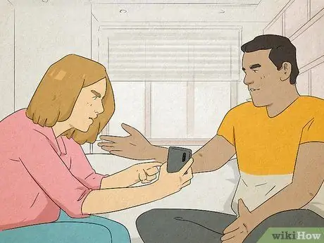 Сообщите, что ваш парень что-то скрывает на своем телефоне Шаг 9