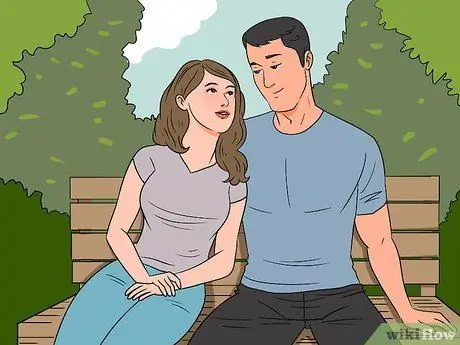 Подсказка для поцелуя от парня Шаг 1