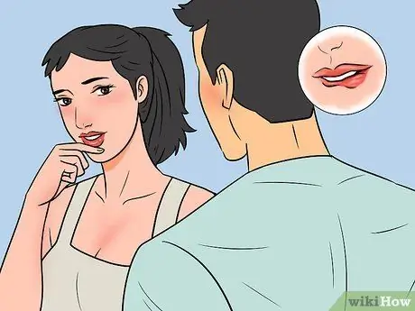 Подсказка для поцелуя от парня Шаг 11