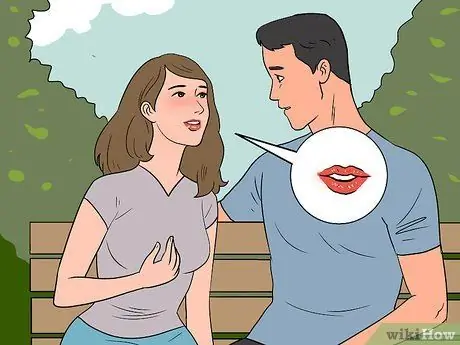 Подсказка для поцелуя от парня Шаг 2