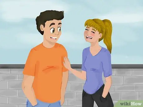 Покажи парню, что он тебе нравится Шаг 4