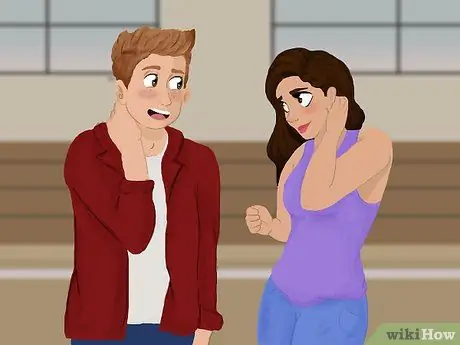 Покажи парню, что он тебе нравится Шаг 6