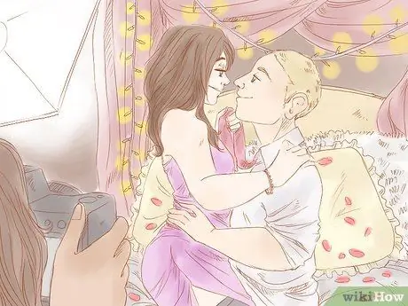 Будьте романтичны в постели, шаг 15