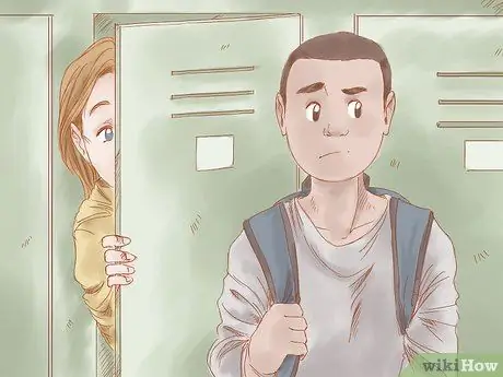 Как определить, нравится ли вы парню больше, чем друзья Шаг 14