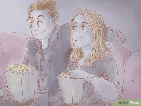 Как определить, нравится ли вы парню больше, чем друг Шаг 5