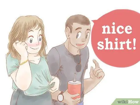 Подойдите к девушке, если вы застенчивы и не знаете, что сказать. Шаг 2