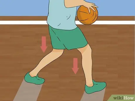 Выполнить бросок с крючка в баскетболе Шаг 4