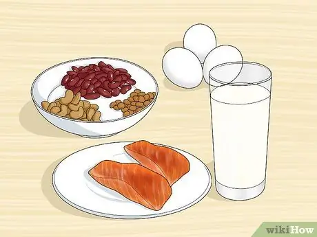 Выполните приседания с отягощением, шаг 8