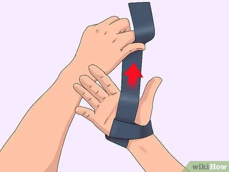 Использование ремней в становой тяге, шаг 3