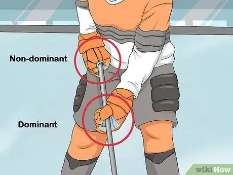 Удар по хоккейной шайбе Шаг 1