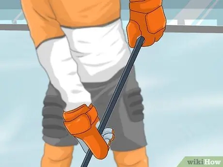 Удар по хоккейной шайбе Шаг 10