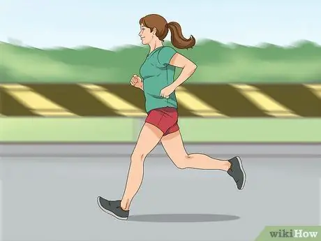 Выполняйте растяжку пяток, шаг 1