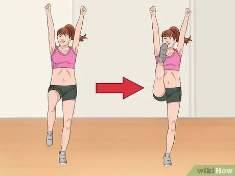 Выполняйте растяжку пяток, шаг 3