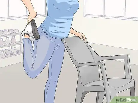 Растяните внешние бедра, шаг 5