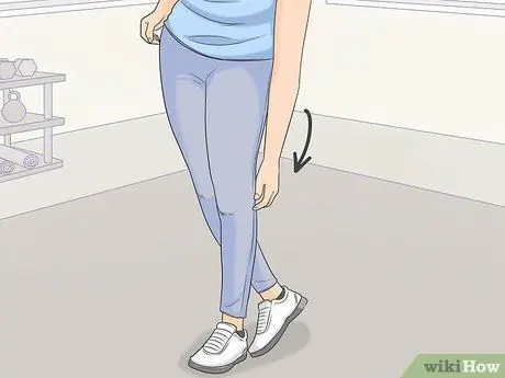 Растяните внешние бедра. Шаг 6