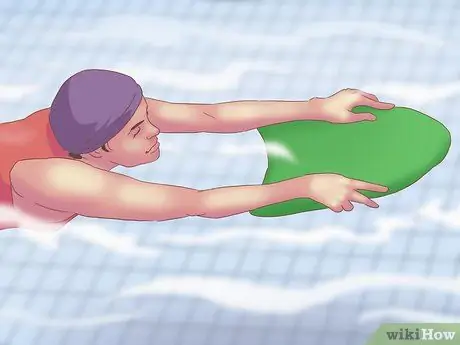 Выполните ход дельфина под водой, шаг 7