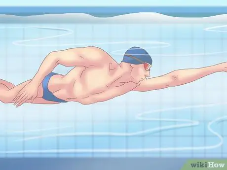 Выполните ход дельфина под водой, шаг 9