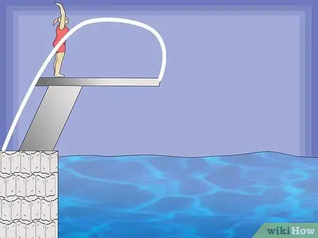 Совершите прыжок с лебедем со стороны бассейна Шаг 1