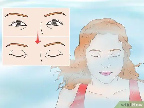 Откройте глаза под водой без очков и не повредите Шаг 9