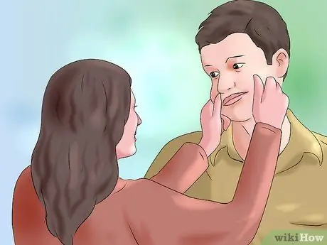 Добейтесь того, чтобы вы понравились мальчику постарше в средней школе, шаг 7, пункт 4