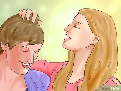 Добейтесь того, чтобы вы понравились мальчику постарше в младшей школе, шаг 4, пункт 3