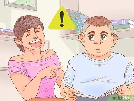 Понять разницу между флиртом и социальным взаимодействием Шаг 11