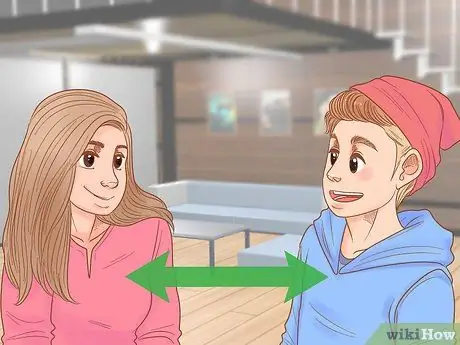 Понять разницу между флиртом и социальным взаимодействием Шаг 9