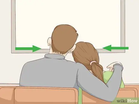 Поцелуй девушку во время просмотра фильма для парней из средней школы, шаг 7